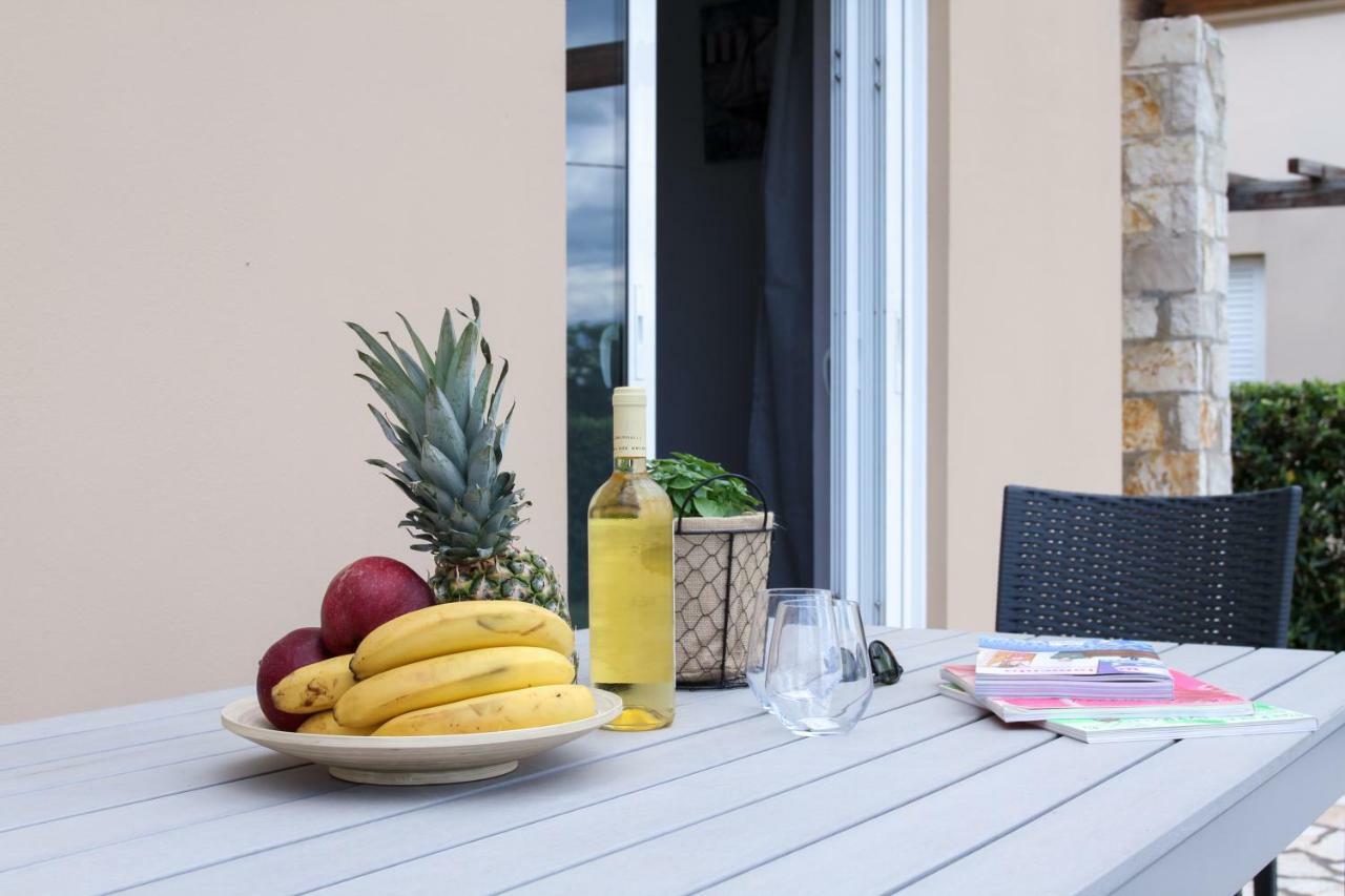 Beach Front Villa With Private Pool IIIKato Platanitis エクステリア 写真