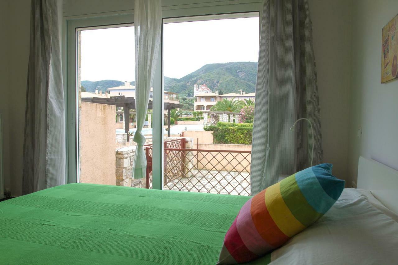 Beach Front Villa With Private Pool IIIKato Platanitis エクステリア 写真