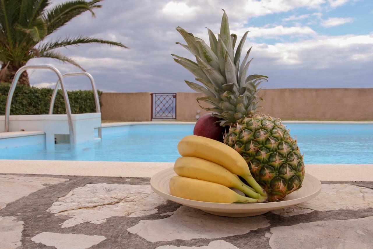 Beach Front Villa With Private Pool IIIKato Platanitis エクステリア 写真