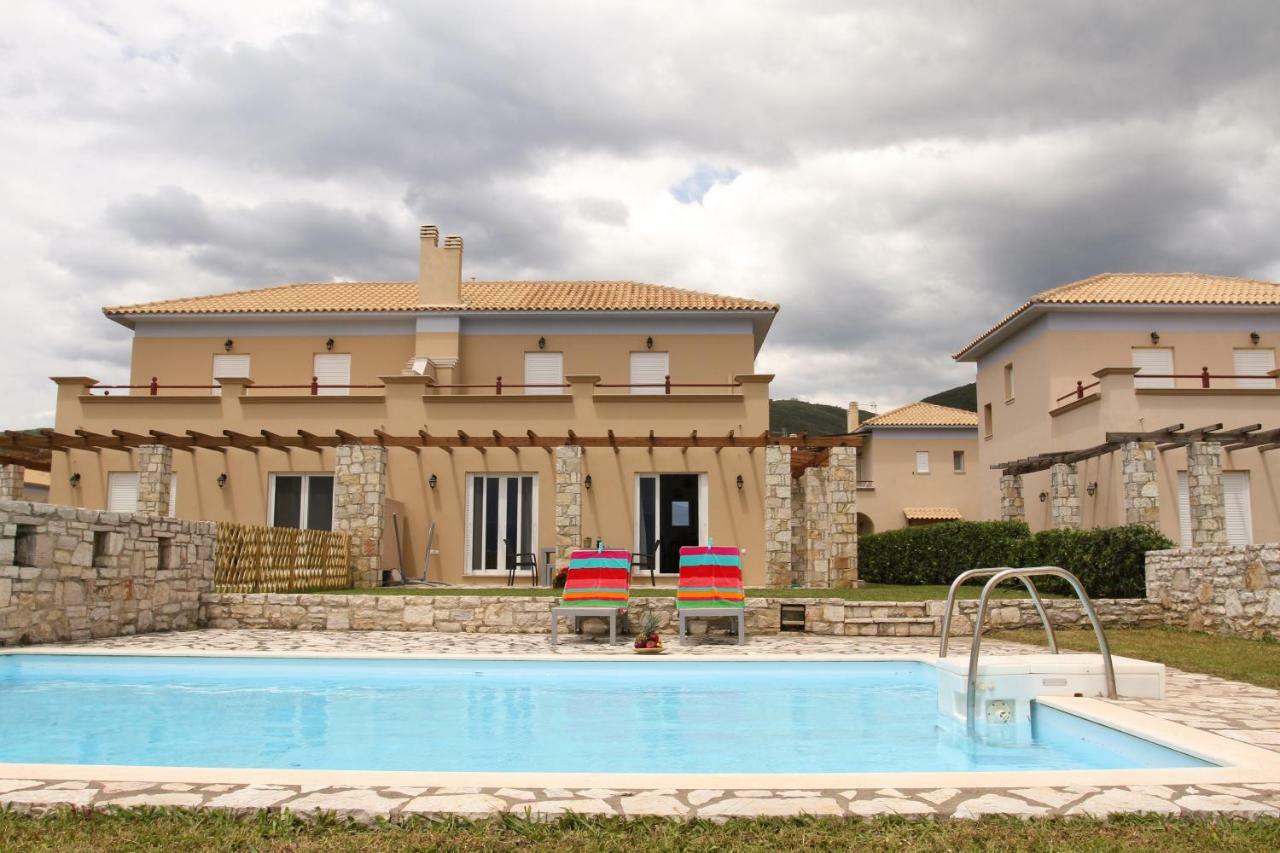 Beach Front Villa With Private Pool IIIKato Platanitis エクステリア 写真